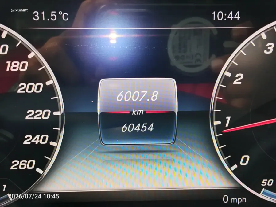 Foto Mobil Bekas Odometer Mercedes-Benz E200 2.0 tahun 2018