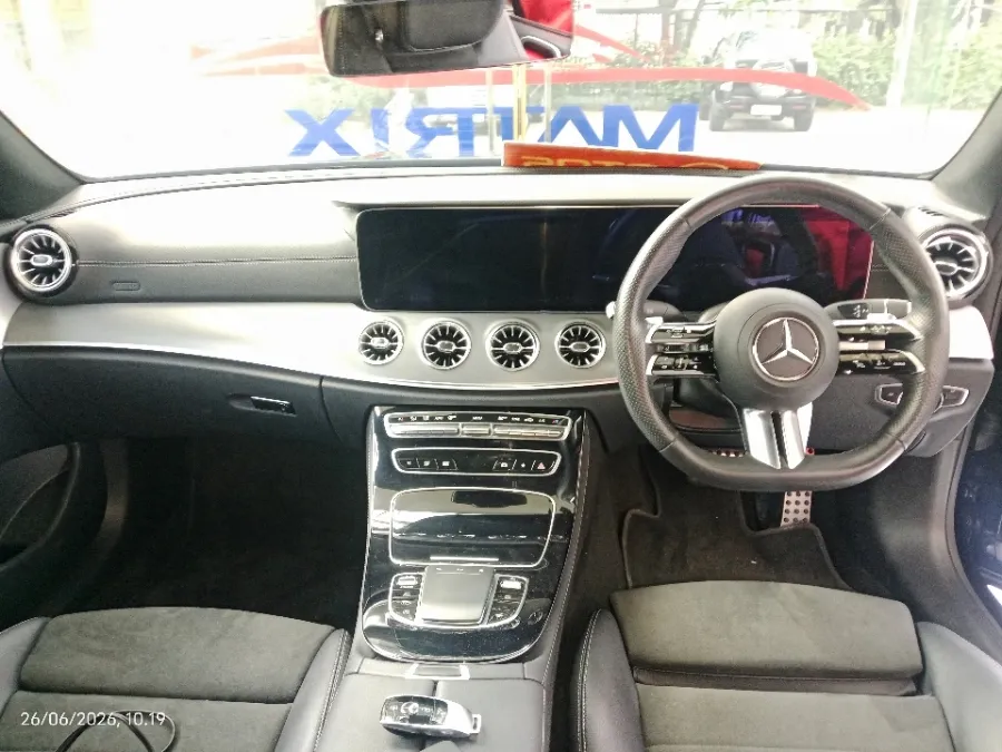 Foto Mobil Bekas Dashboard Mercedes-Benz E200 2.0 tahun 2023