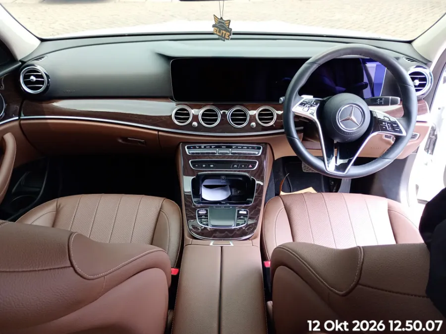 Foto Mobil Bekas Dashboard Mercedes-Benz E200 2.0 tahun 2023