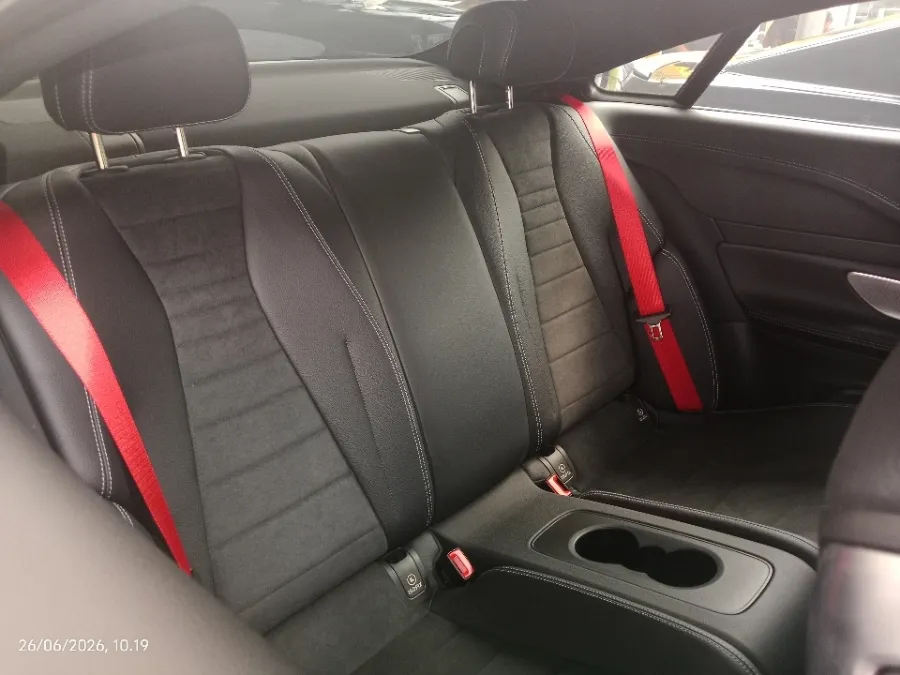 Foto Mobil Bekas Kabin Belakang Mercedes-Benz E200 2.0 tahun 2023