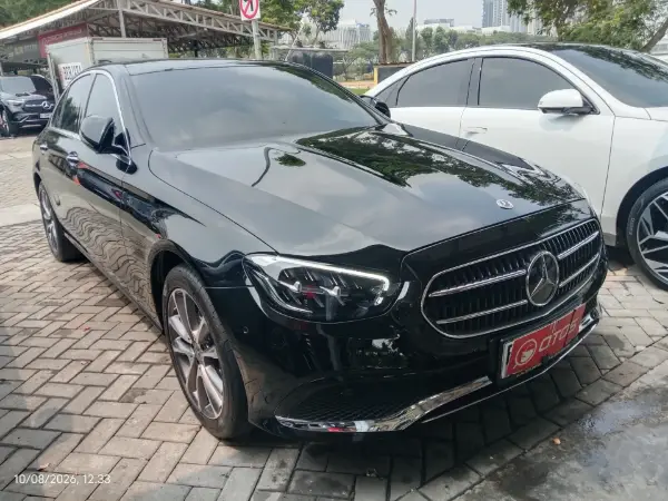 2023 Mercedes-Benz E200 2.0 - Foto 1 dari 6