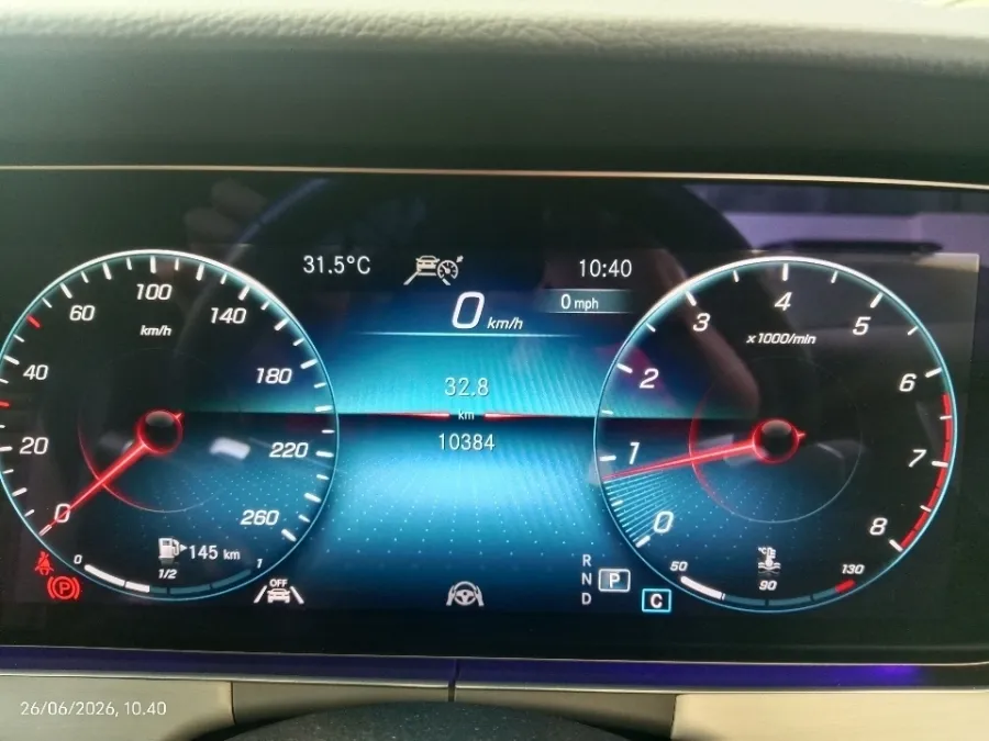 Foto Mobil Bekas Odometer Mercedes-Benz E200 2.0 tahun 2023