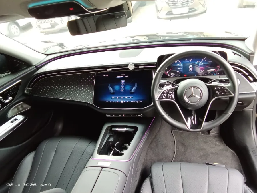 Foto Mobil Bekas Dashboard Mercedes-Benz E200 2.0 tahun 2024