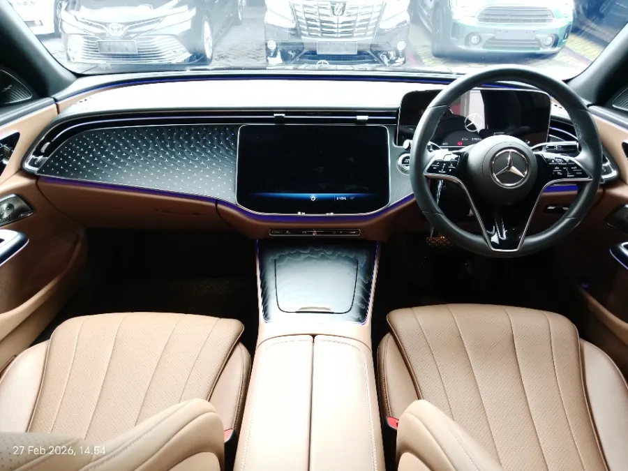 Foto Mobil Bekas Dashboard Mercedes-Benz E200 2.0 tahun 2024