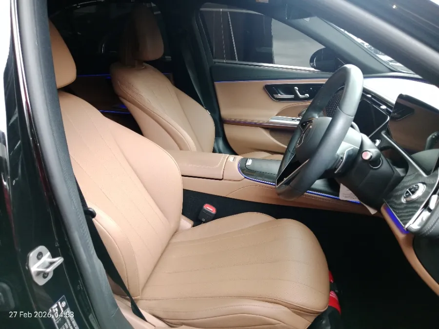 Foto Mobil Bekas Kabin Depan Mercedes-Benz E200 2.0 tahun 2024