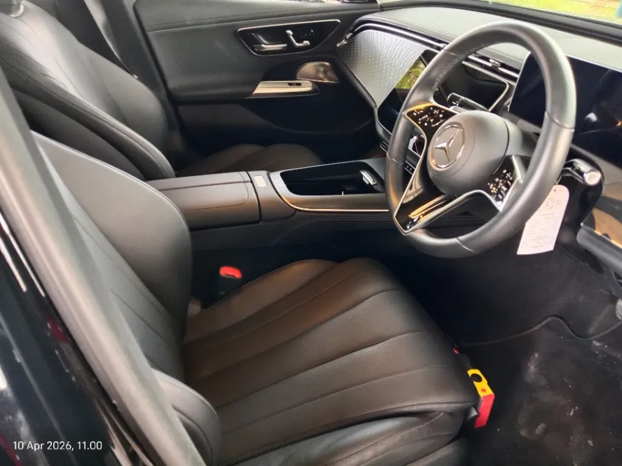 Foto Mobil Bekas Kabin Depan Mercedes-Benz E200 2.0 tahun 2024
