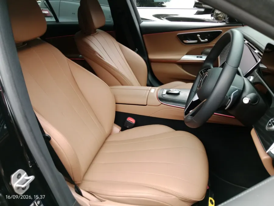 Foto Mobil Bekas Kabin Depan Mercedes-Benz E200 2.0 tahun 2024