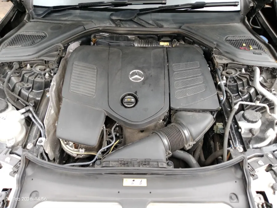 Foto Mobil Bekas Mesin Mercedes-Benz E200 2.0 tahun 2024