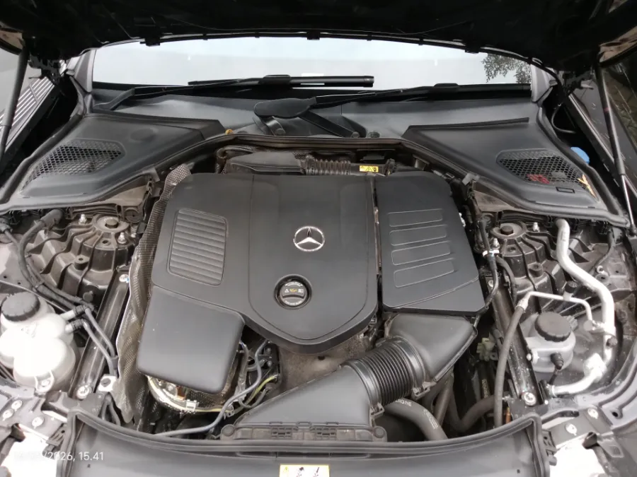 Foto Mobil Bekas Mesin Mercedes-Benz E200 2.0 tahun 2024