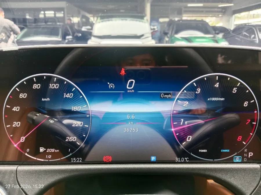 Foto Mobil Bekas Odometer Mercedes-Benz E200 2.0 tahun 2024