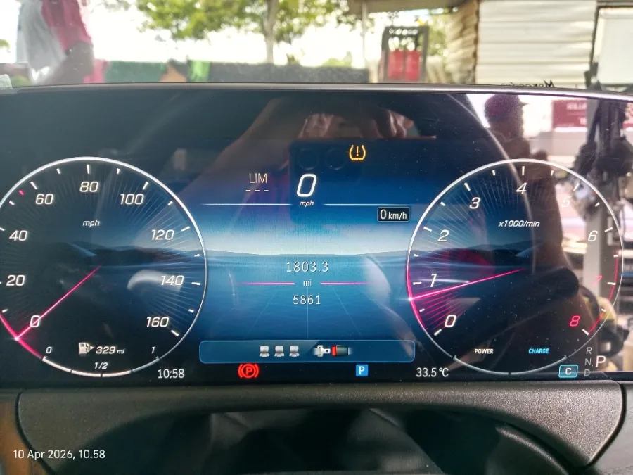 Foto Mobil Bekas Odometer Mercedes-Benz E200 2.0 tahun 2024