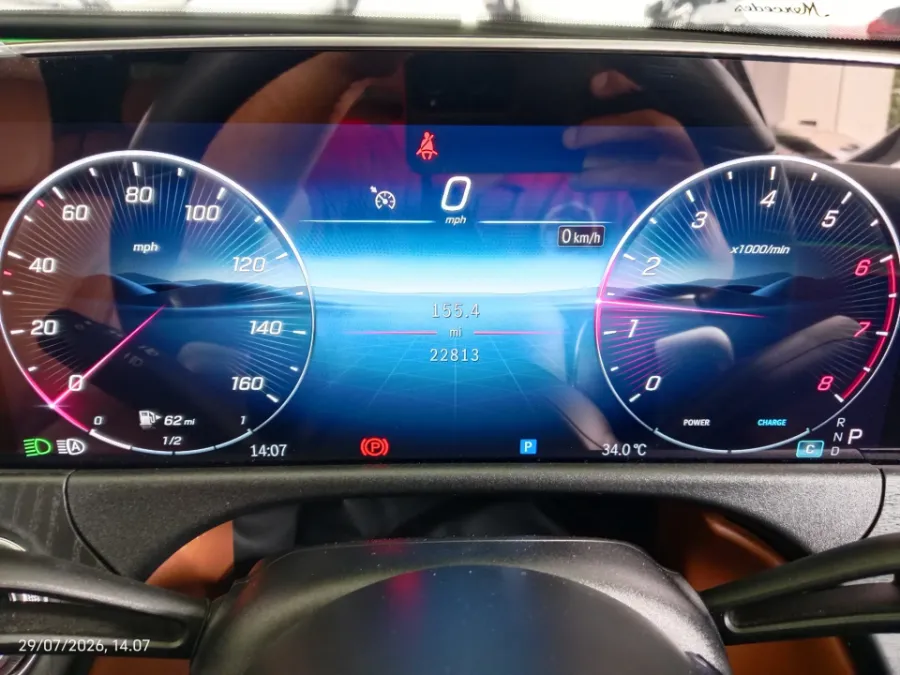 Foto Mobil Bekas Odometer Mercedes-Benz E200 2.0 tahun 2024