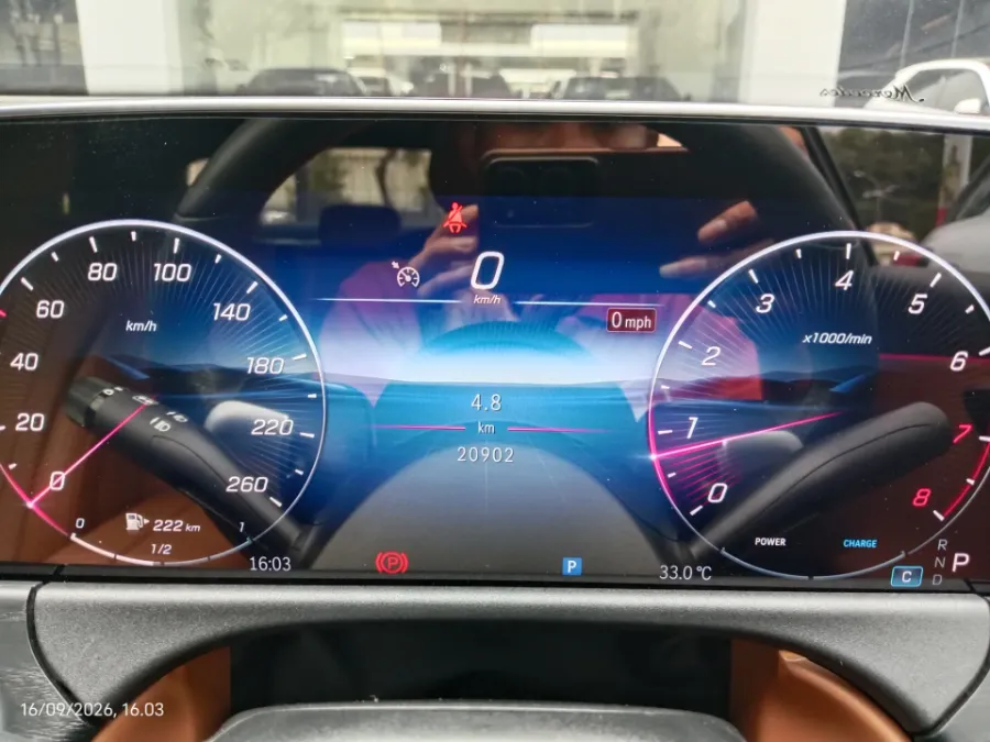 Foto Mobil Bekas Odometer Mercedes-Benz E200 2.0 tahun 2024
