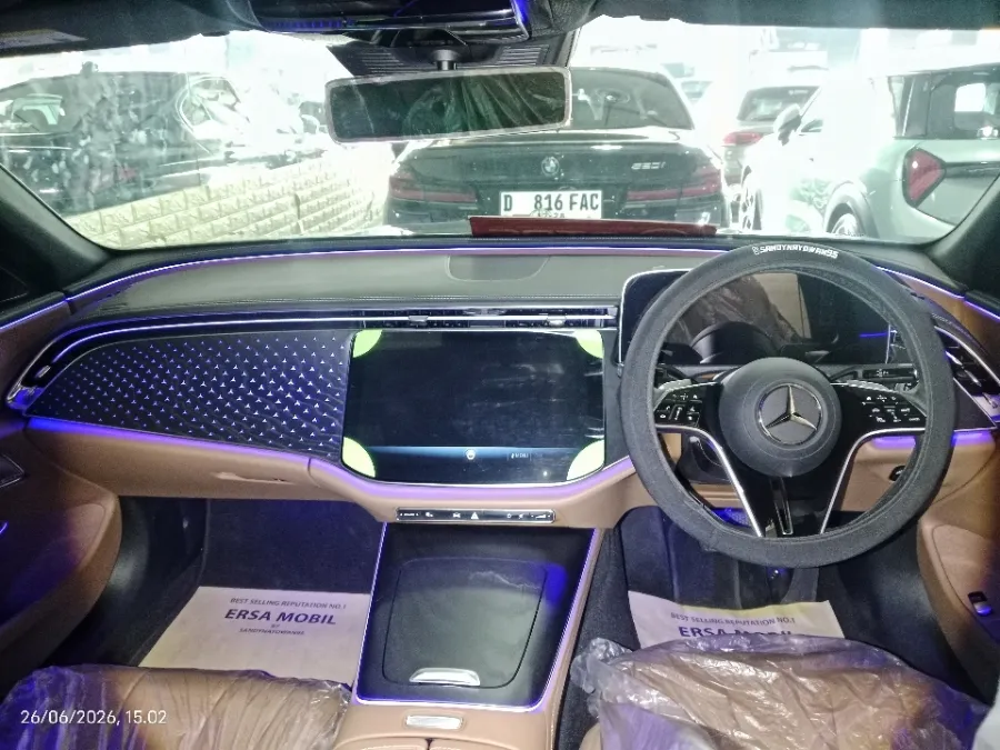 Foto Mobil Bekas Dashboard Mercedes-Benz E200 2.0 tahun 2025