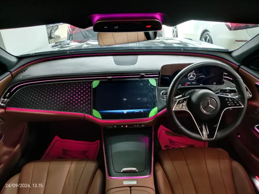 Foto Mobil Bekas Dashboard Mercedes-Benz E200 2.0 tahun 2025