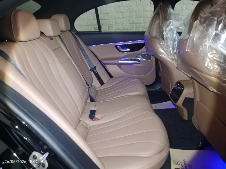 Foto Mobil Bekas Kabin Belakang Mercedes-Benz E200 2.0 tahun 2025