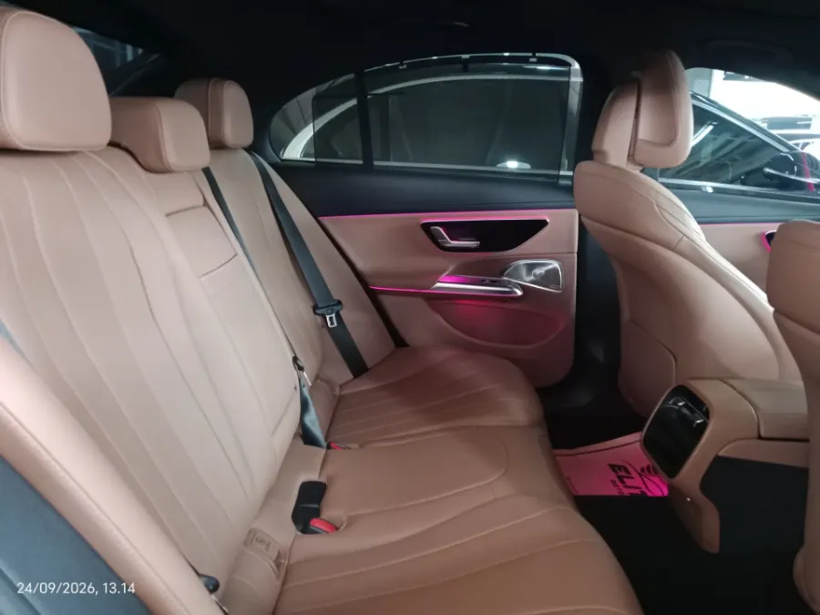 Foto Mobil Bekas Kabin Belakang Mercedes-Benz E200 2.0 tahun 2025