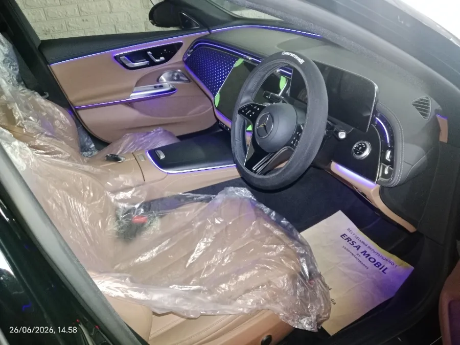 Foto Mobil Bekas Kabin Depan Mercedes-Benz E200 2.0 tahun 2025