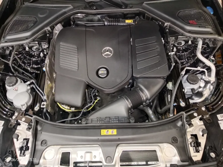 Foto Mobil Bekas Mesin Mercedes-Benz E200 2.0 tahun 2025