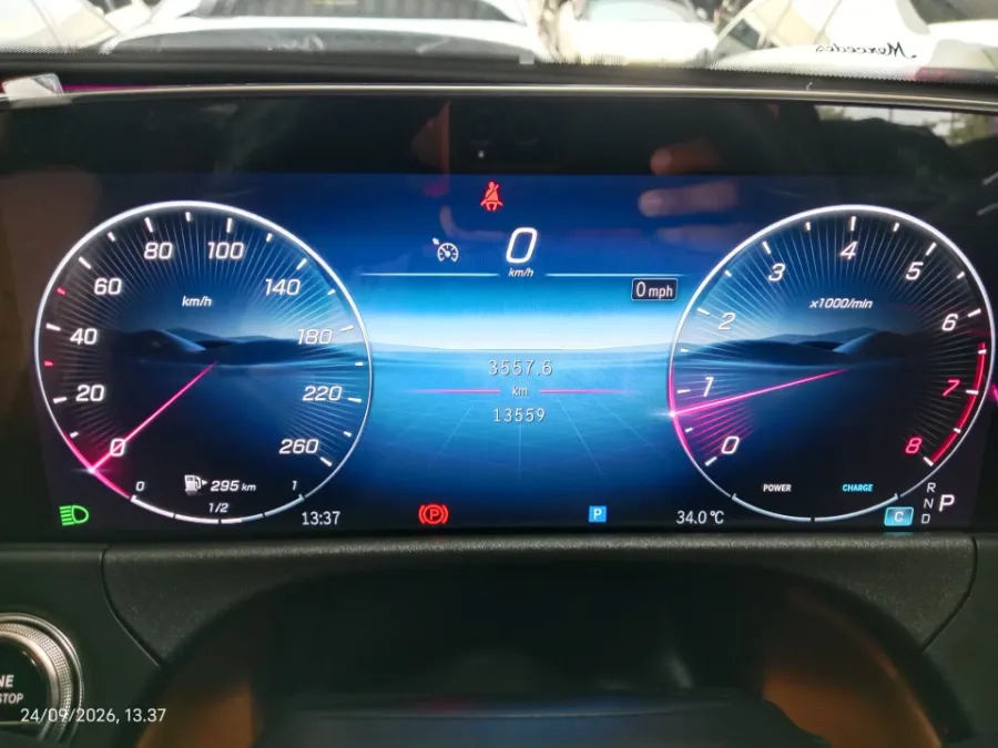 Foto Mobil Bekas Odometer Mercedes-Benz E200 2.0 tahun 2025