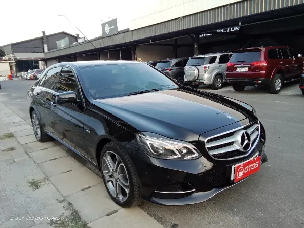 2016 Mercedes-Benz E250 2.0 - Foto 1 dari 9