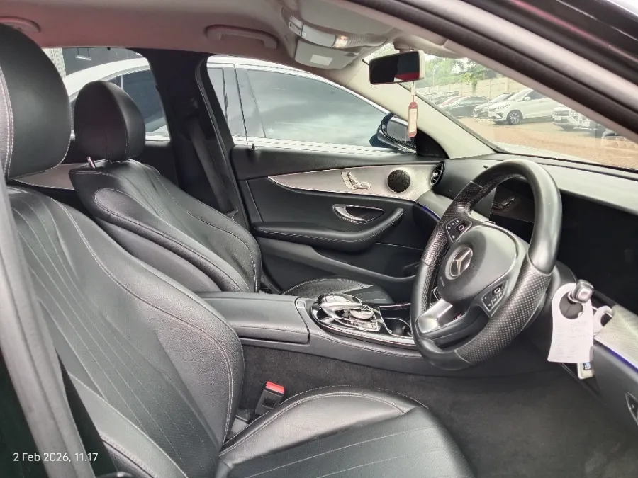 Foto Mobil Bekas Kabin Depan Mercedes-Benz E250 2.0 tahun 2017