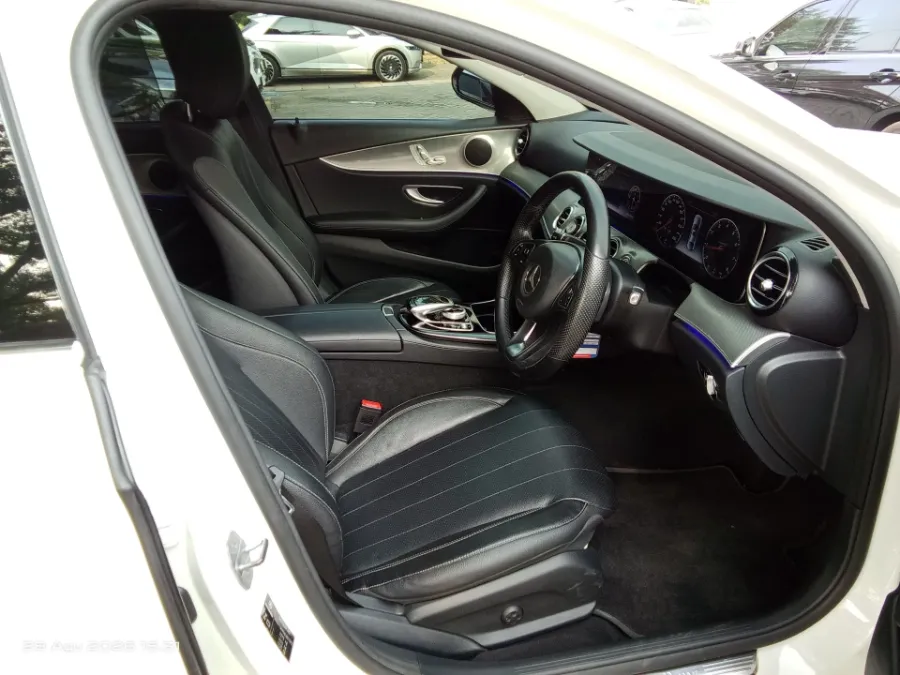 Foto Mobil Bekas Kabin Depan Mercedes-Benz E250 2.0 tahun 2017