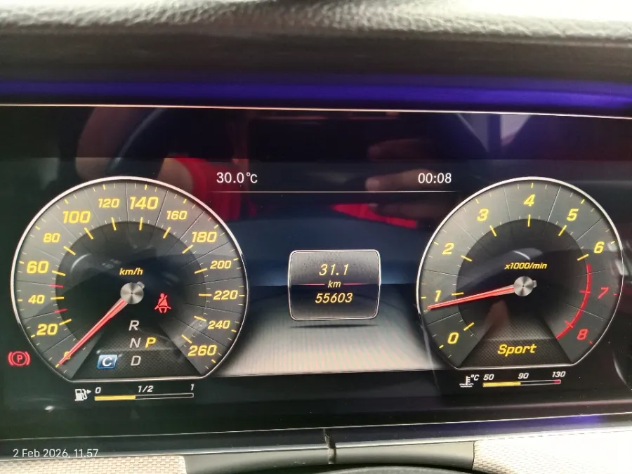 Foto Mobil Bekas Odometer Mercedes-Benz E250 2.0 tahun 2017