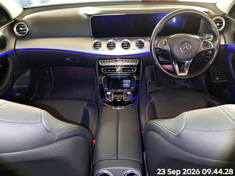 Foto Mobil Bekas Dashboard Mercedes-Benz E250 2.0 tahun 2018
