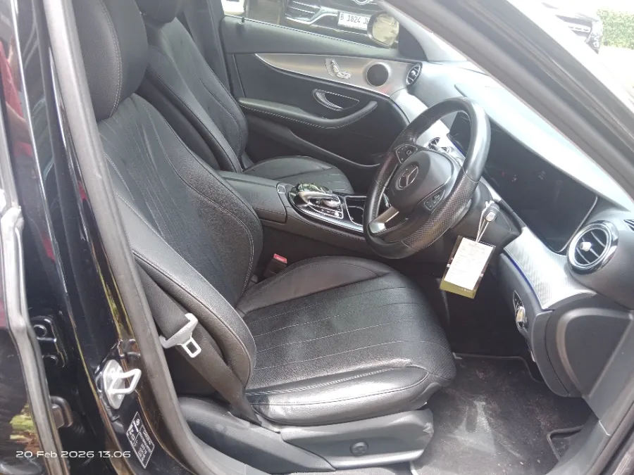 Foto Mobil Bekas Kabin Depan Mercedes-Benz E250 2.0 tahun 2018