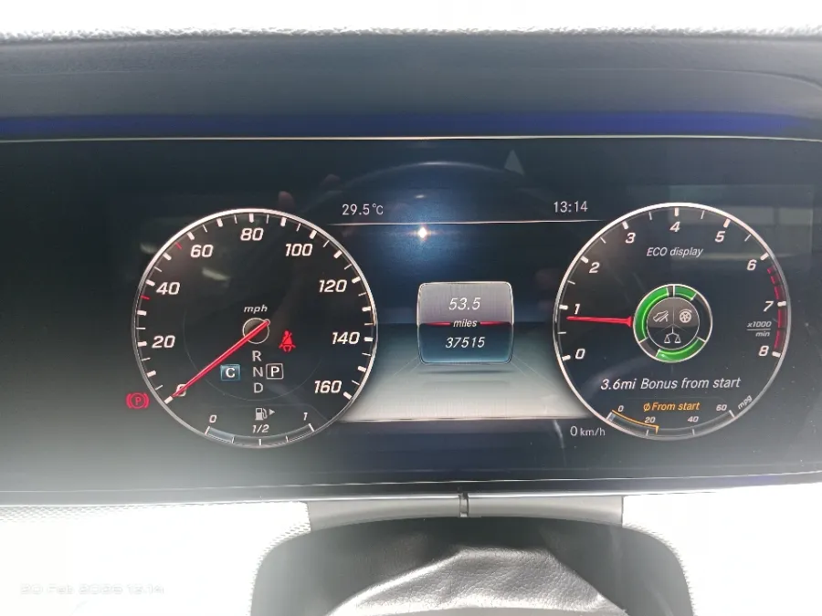 Foto Mobil Bekas Odometer Mercedes-Benz E250 2.0 tahun 2018