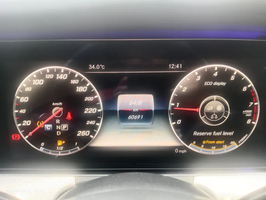 Foto Mobil Bekas Odometer Mercedes-Benz E250 2.0 tahun 2018