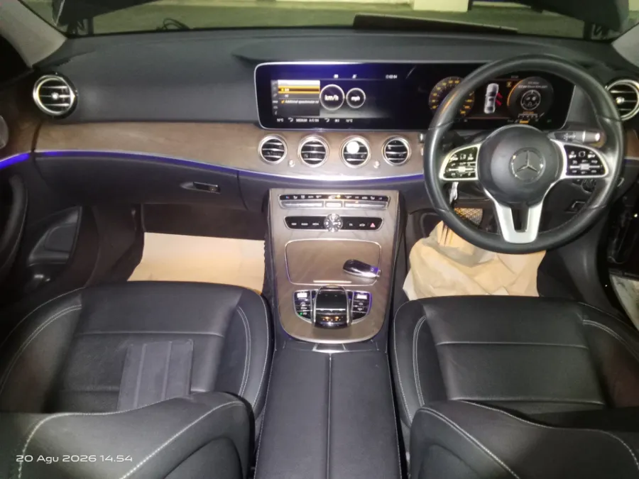 Foto Mobil Bekas Dashboard Mercedes-Benz E250 2.0 tahun 2019
