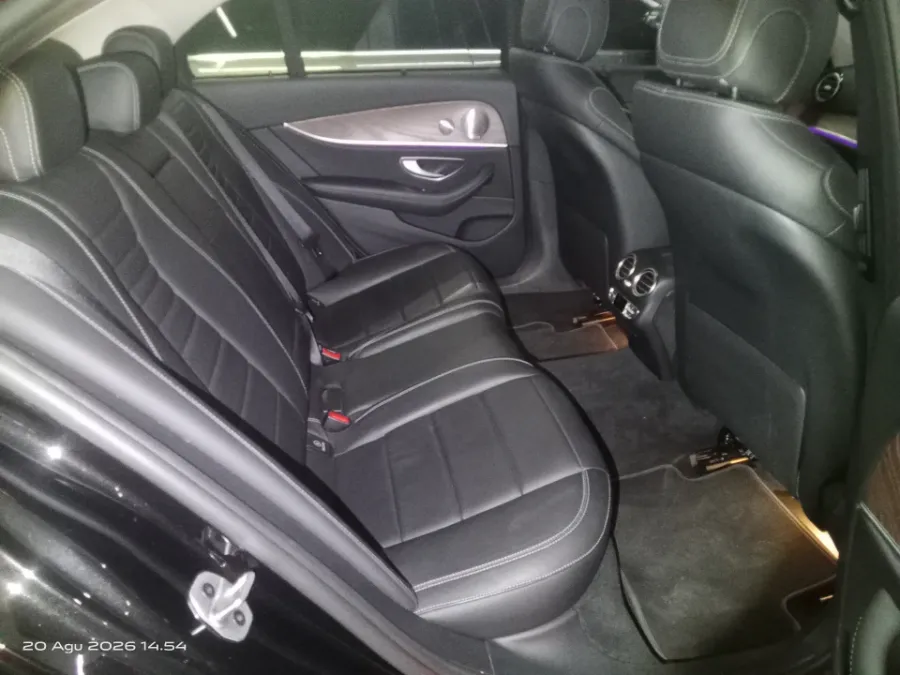 Foto Mobil Bekas Kabin Belakang Mercedes-Benz E250 2.0 tahun 2019