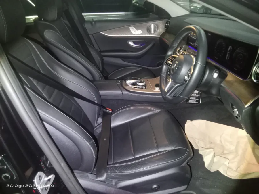 Foto Mobil Bekas Kabin Depan Mercedes-Benz E250 2.0 tahun 2019