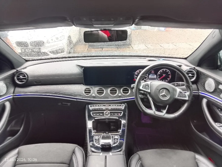 Foto Mobil Bekas Dashboard Mercedes-Benz E300 2.0 tahun 2017