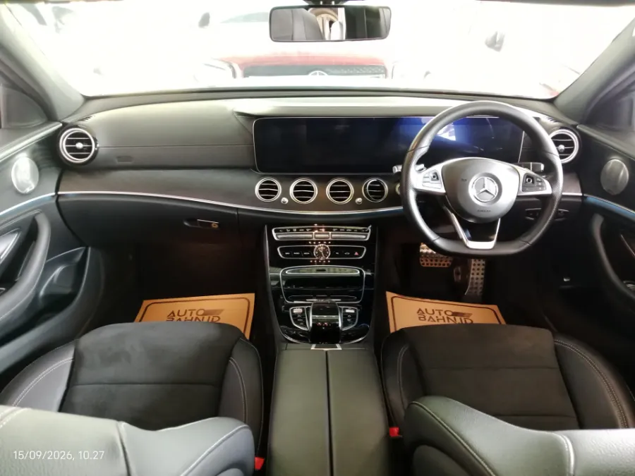 Foto Mobil Bekas Dashboard Mercedes-Benz E300 2.0 tahun 2017