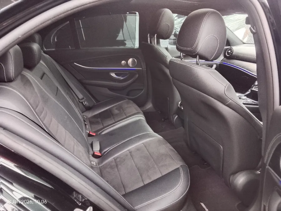 Foto Mobil Bekas Kabin Belakang Mercedes-Benz E300 2.0 tahun 2017