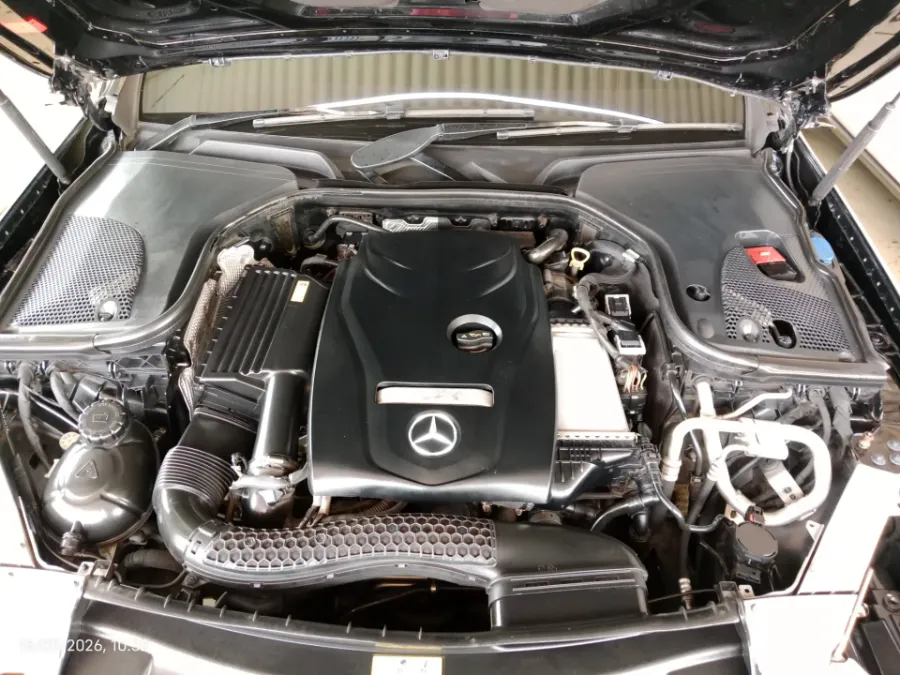 Foto Mobil Bekas Mesin Mercedes-Benz E300 2.0 tahun 2017