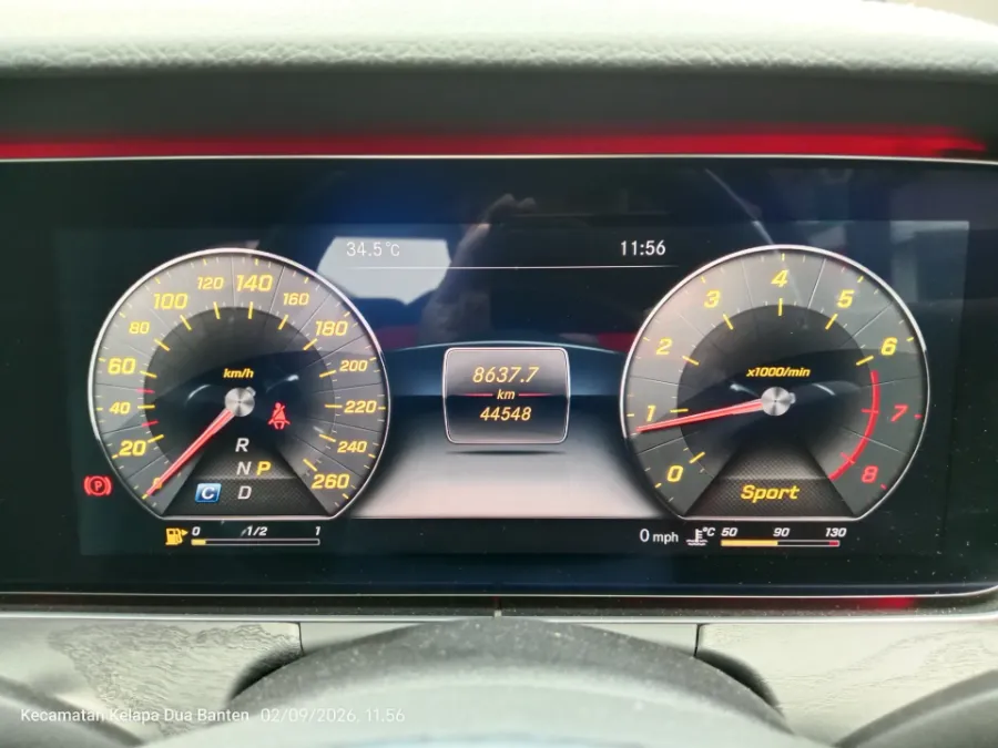 Foto Mobil Bekas Odometer Mercedes-Benz E300 2.0 tahun 2017