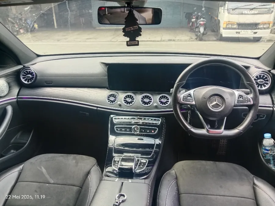 Foto Mobil Bekas Dashboard Mercedes-Benz E300 2.0 tahun 2018