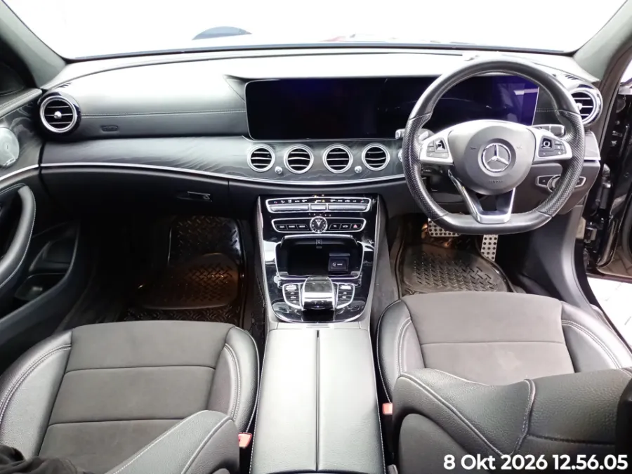 Foto Mobil Bekas Dashboard Mercedes-Benz E300 2.0 tahun 2018