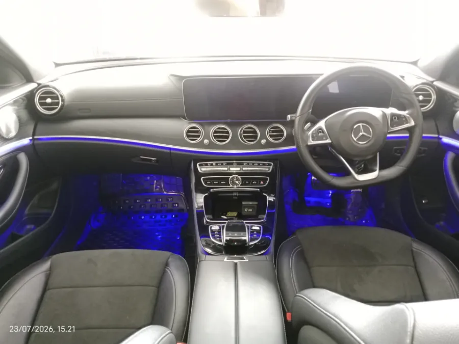 Foto Mobil Bekas Dashboard Mercedes-Benz E300 2.0 tahun 2018