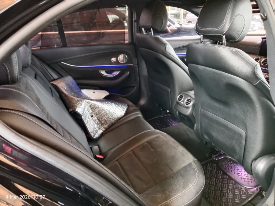 Foto Mobil Bekas Kabin Belakang Mercedes-Benz E300 2.0 tahun 2018