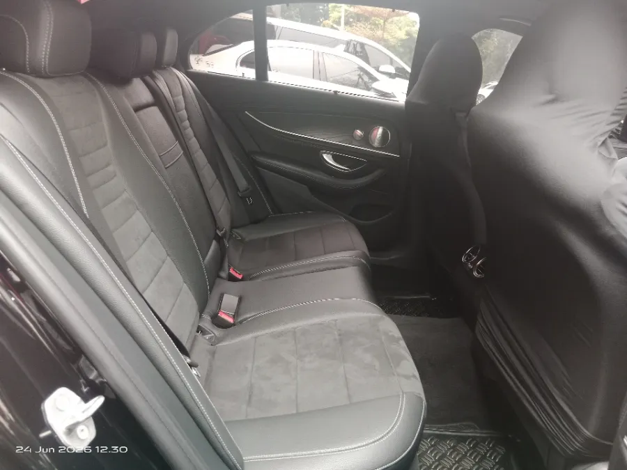 Foto Mobil Bekas Kabin Belakang Mercedes-Benz E300 2.0 tahun 2018