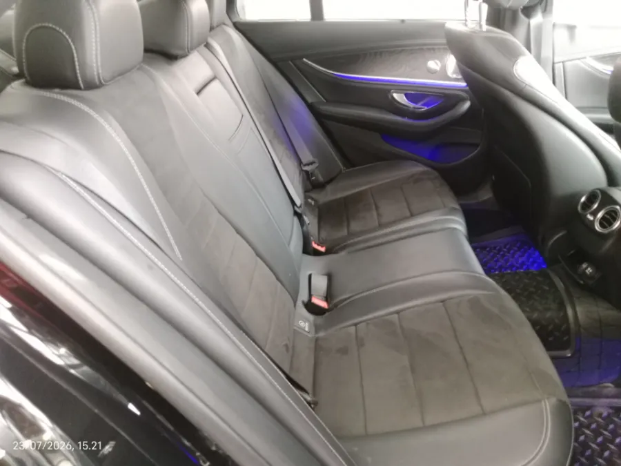 Foto Mobil Bekas Kabin Belakang Mercedes-Benz E300 2.0 tahun 2018