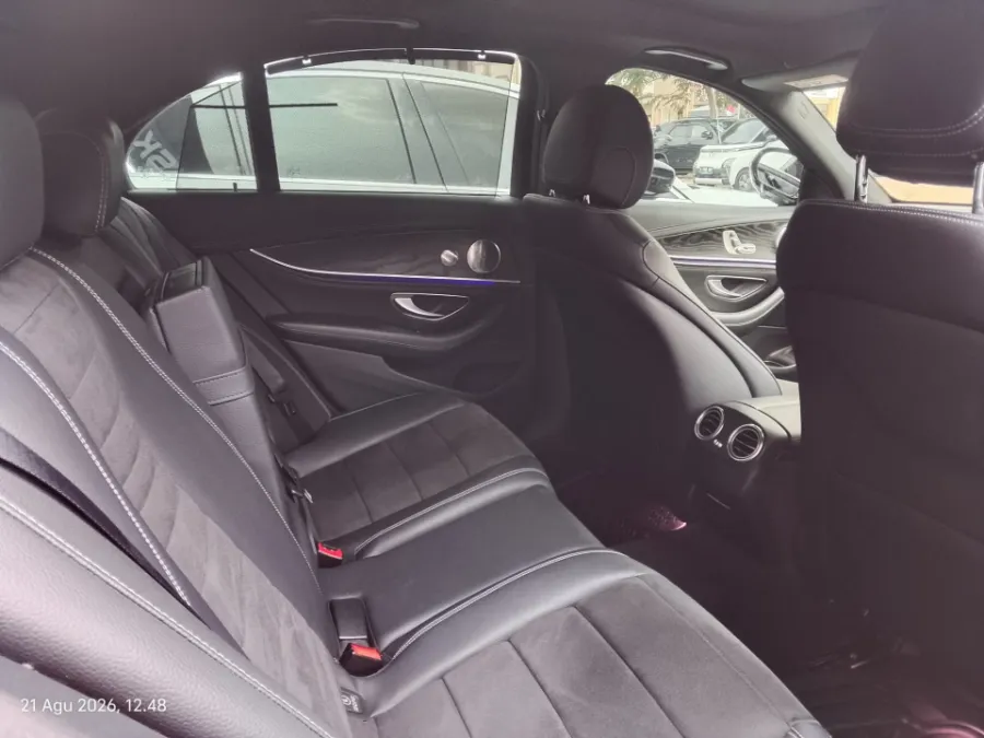 Foto Mobil Bekas Kabin Belakang Mercedes-Benz E300 2.0 tahun 2018