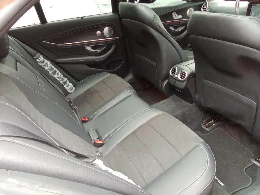 Foto Mobil Bekas Kabin Belakang Mercedes-Benz E300 2.0 tahun 2018