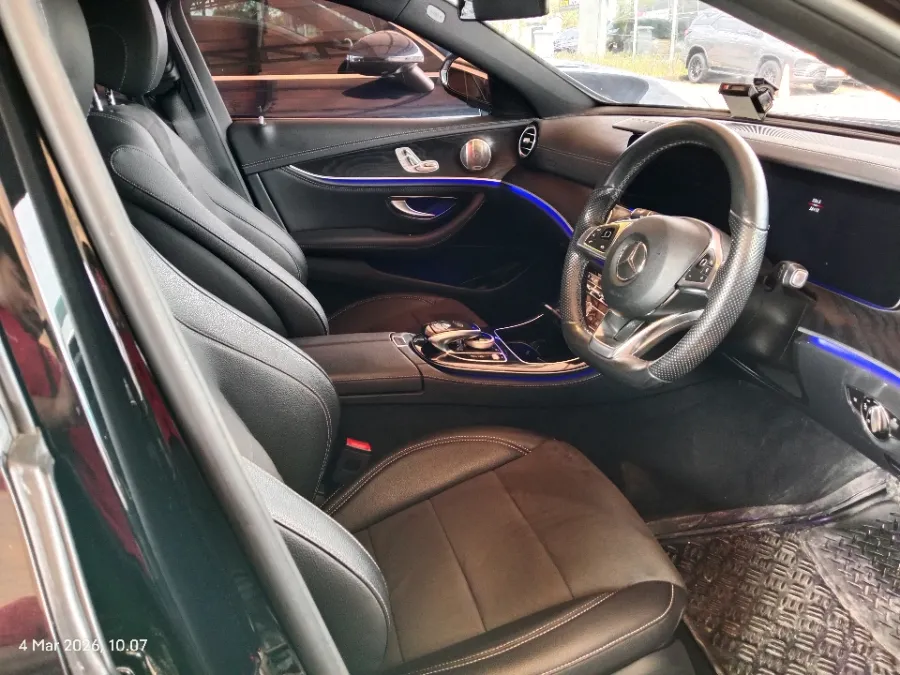 Foto Mobil Bekas Kabin Depan Mercedes-Benz E300 2.0 tahun 2018