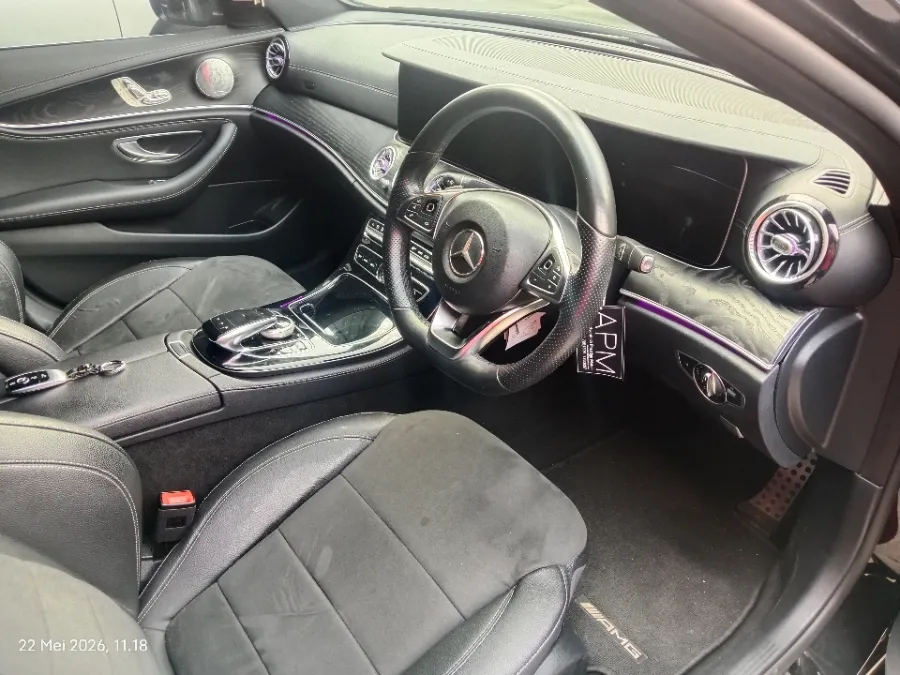Foto Mobil Bekas Kabin Depan Mercedes-Benz E300 2.0 tahun 2018